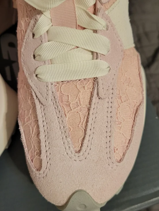 New Balance 327 Women's Pink Lace Accent with 'N' Logo ,size 7.very rare ! - Picture 8 of 15